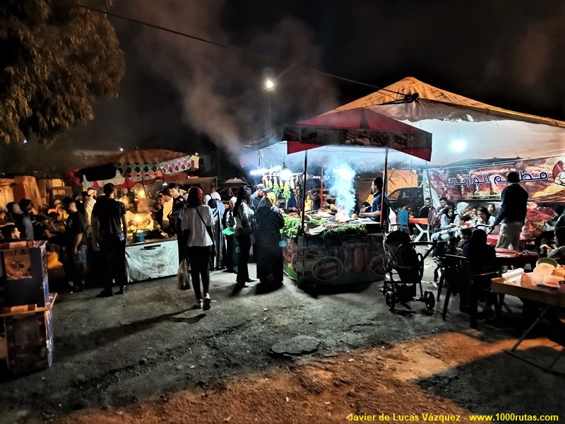 Puestos de comida callejeros en Mequinez