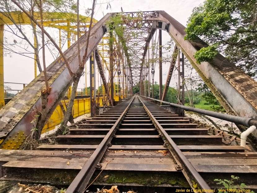 Puente del Río Saldaña, Tolima, Colombia.