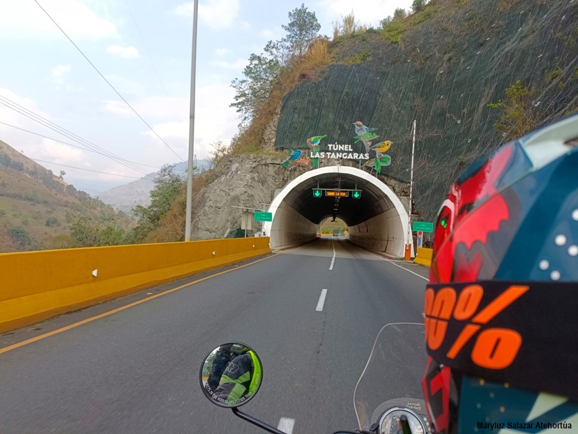 Túneles del Alto de La Línea, Cordillera Central de Colombia,