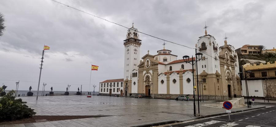 Santuario de La Candelaria, junto al océano