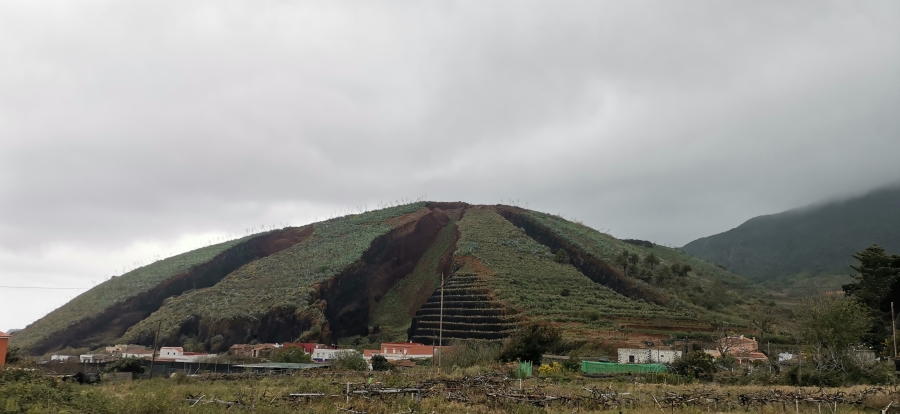 Al noroeste de Tenerife, las curiosas formaciones montañosas cerca de Buenavista