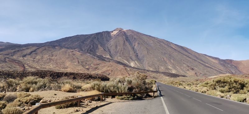 La majestuosa vista del Teide, mientras lo dejaba atrás camino de Roque Cinchado.