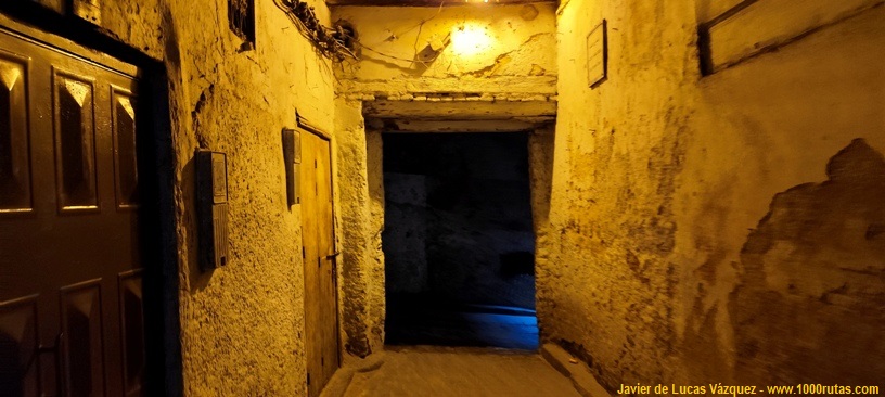 Callejones de la intrincada medina de Fez