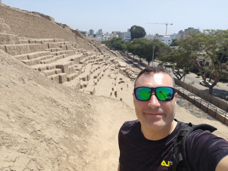 Javier de Lucas en la Huaca Pucllana
