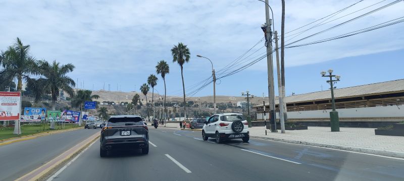 Por la Costa Verde de Lima, llegando al Puerto de los Pescadores