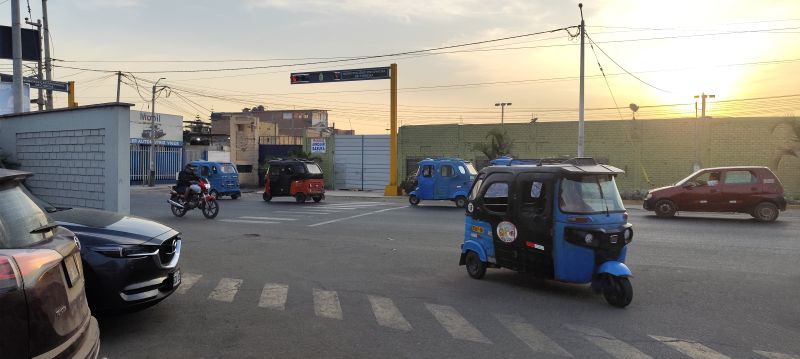 Los 'Toritos' son moto-carros que hacen las labores de taxi barato en las zonas rurales más humildes de Perú