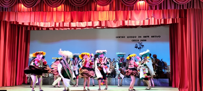 Representación del folclore tradicional peruano, en Cuzco