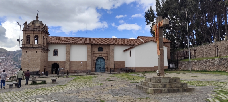 Iglesia y explanada de San Cristóbal, en el mirador del mismo nombre. Cuzco.