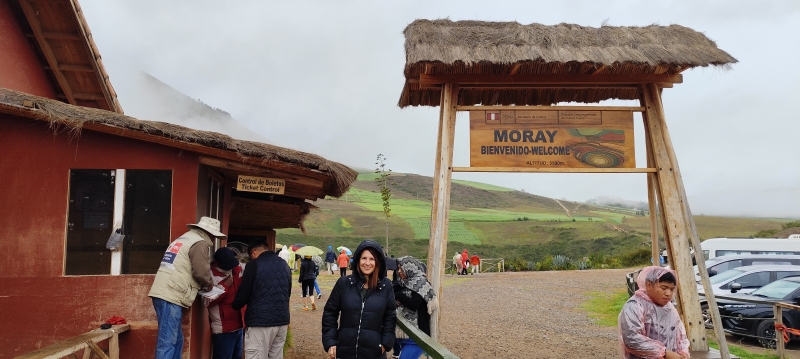 Acceso al recinto arqueológico de Moray