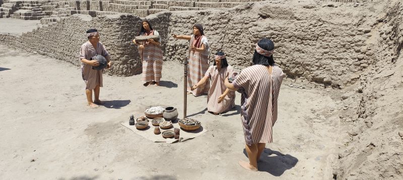 Representación de un ritual de ofrendas de la cultura Ychsma