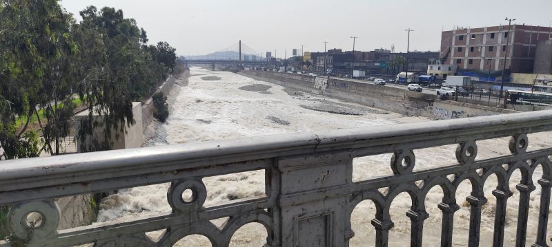Río Rimac a su paso bajo el puente de Trujillo