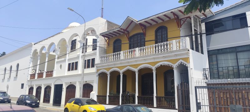 Antiguos edificios, remodelados, conservan el sabor del pasado siglo XX.