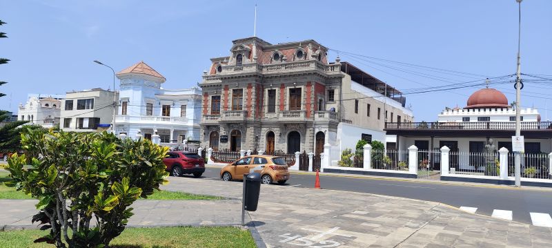 Palacetes en la Plaza de Armas de La Punta del Callao