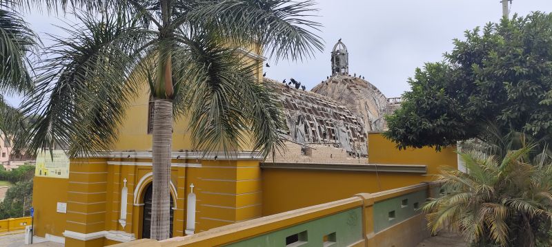 La ermita de Barranco, con sus tejados y cúpula destruidos.