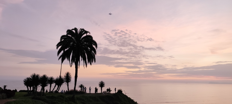 El animado Malecón de Miraflores, al atardecer.