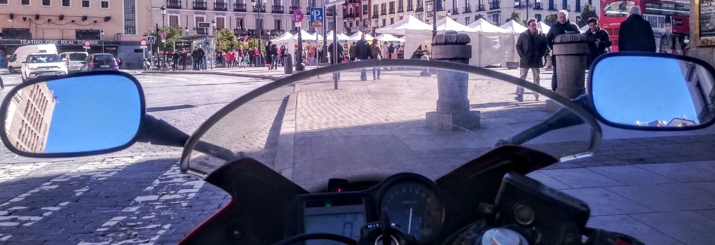 Callejeando en moto por el centro de Madrid
