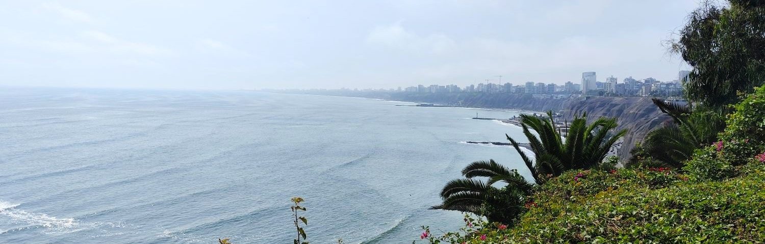 Miraflores y la Costa Verde de Lima, Perú.
